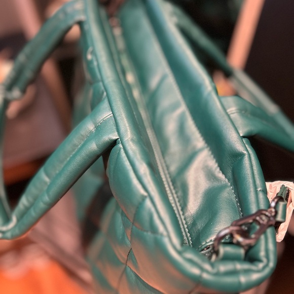 KARL LAGERFELD PARIS Voyage Logo Green Quilted Tote Extra Large Bag - Picture 3 of 6